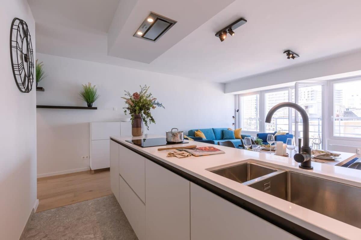 Huswell - Lovely Apartment With Lateral Sea View And Parking Ostend Exterior photo